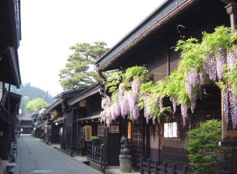 飛騨高山では、住み心地の良い町づくりが、外国人にも優しい観光地につながった