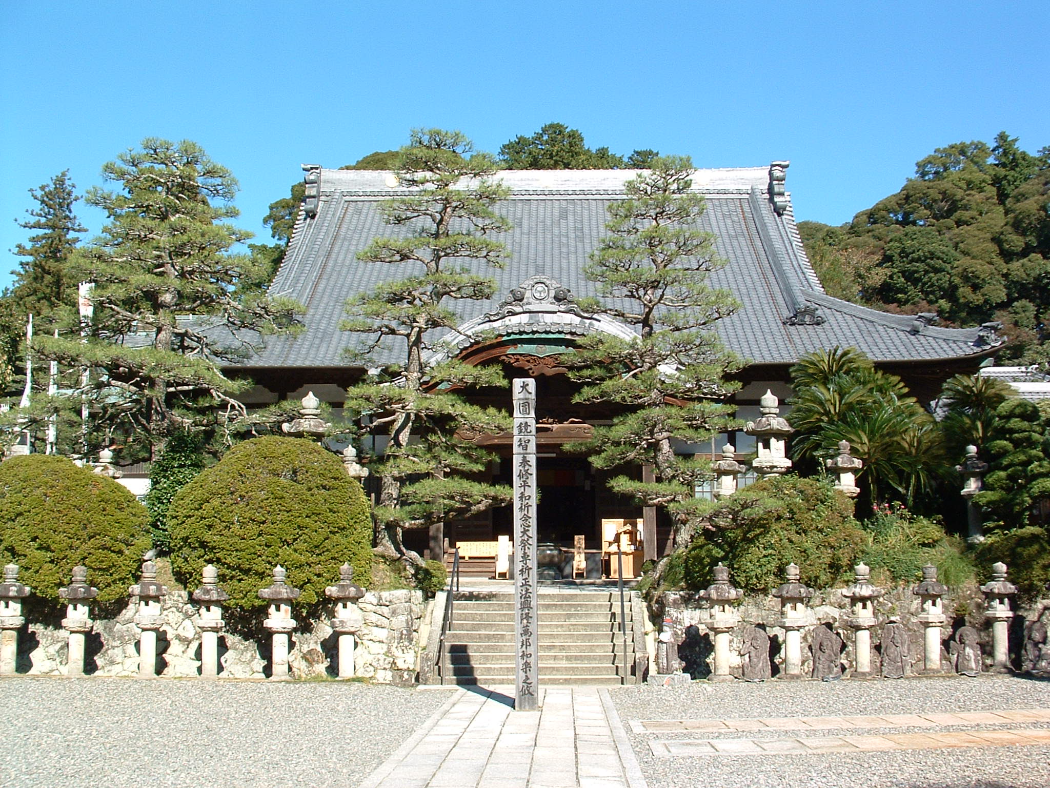 禅寺の可睡齋本堂をモニターホームステイで案内した